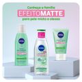 agua-micelar-nivea-solucao-de-limpeza-7-em-1-efeito-matte-200ml-7.jpg