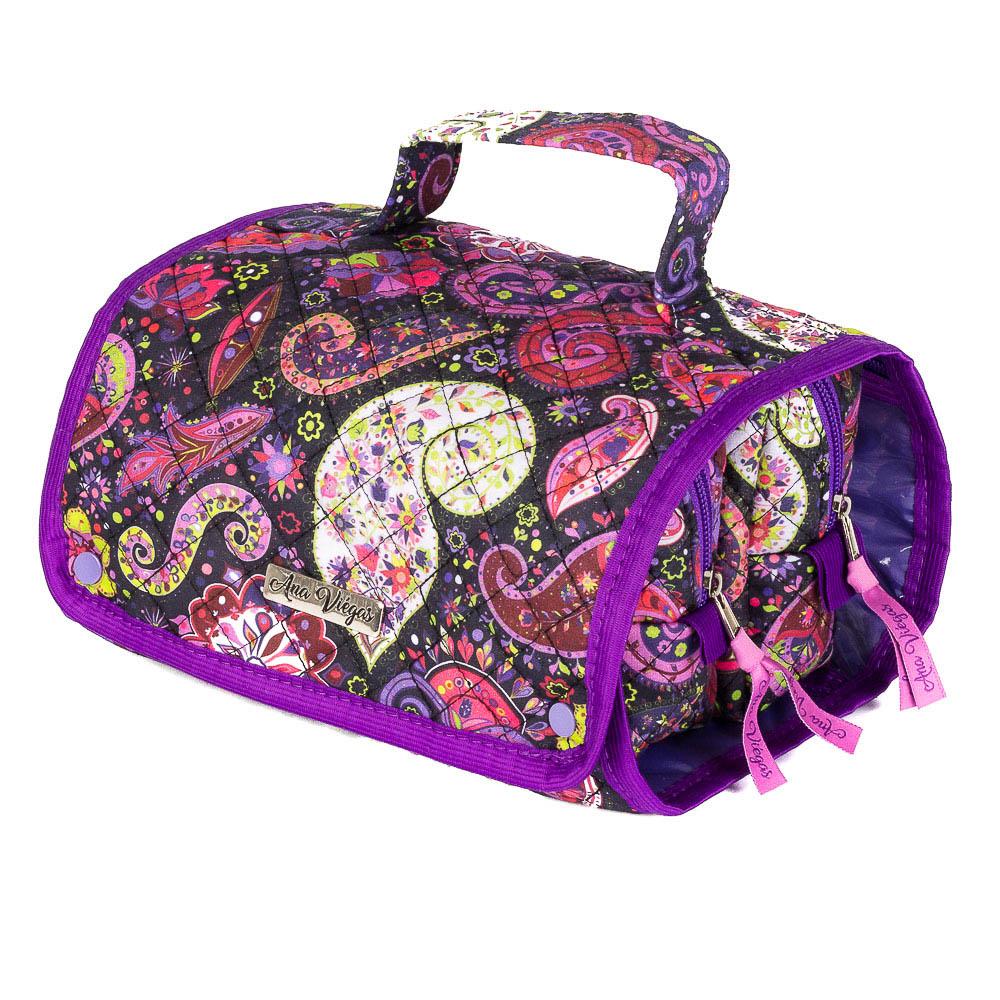 Necessaire Tecido Matelassê Mão Feminina Prática Dia A Dia